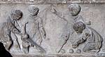 019. Fragment d'un bas-relief representant de jeunes enfantsmilieu du 2eme s. p.C.jpg